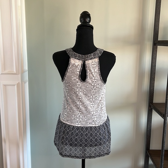 Top - Picture 3 of 3